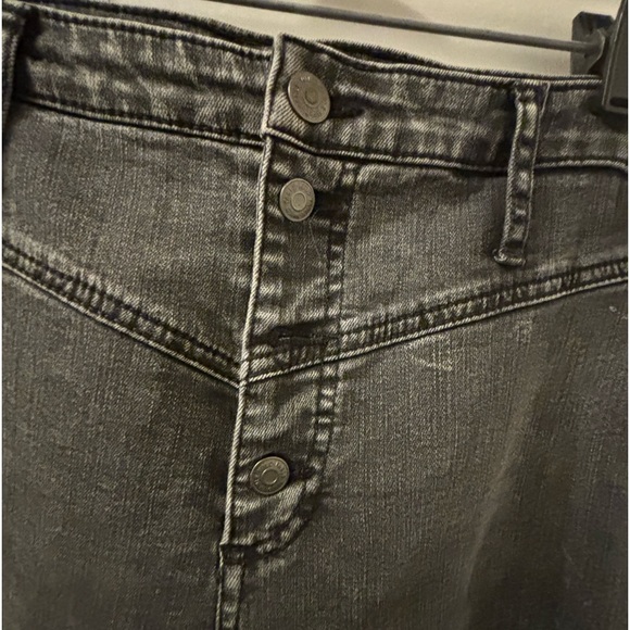 WILD FABLE High Waisted Button Fly Jeans | 16 - Picture 6 of 14
